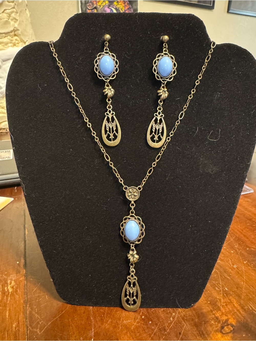 Vintage-Inspired Blue Stone Pendant Necklace and Earring Set